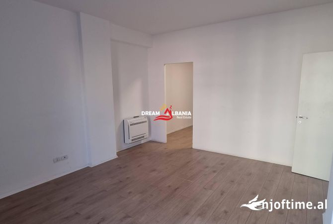 Ambjent zyre me qera, 2+1, ne zonen e Bllokut (ID 42214982)