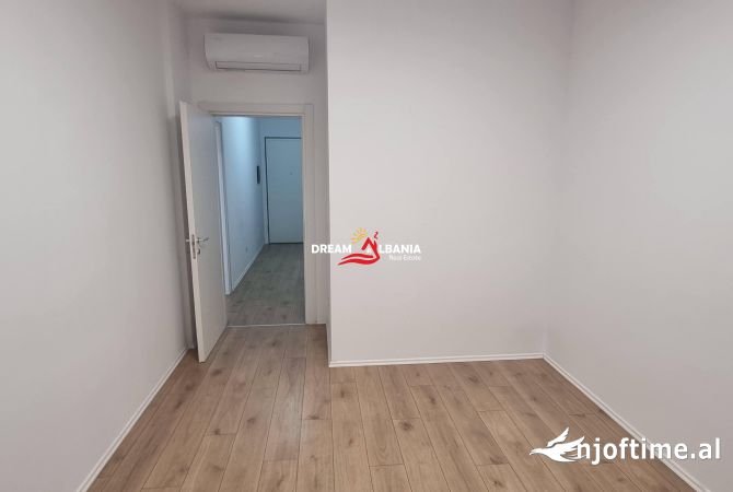 Ambjent zyre me qera, 2+1, ne zonen e Bllokut (ID 42214982)