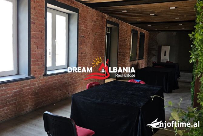 Ambient biznesi me qera 2+1 ne Tirane - 2,500 Euro