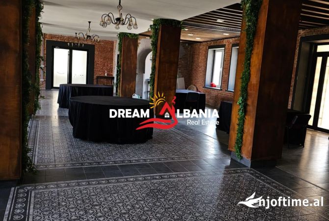 Ambient biznesi me qera 2+1 ne Tirane - 2,500 Euro