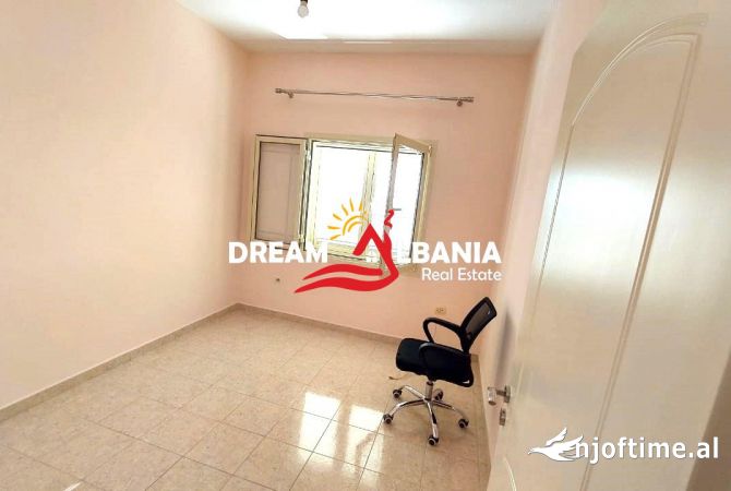 Shtepi ne shitje Shtepi Private ne Tirane, 3+1, Mobilimi E mobiluar, Pagesa 257,000  Euro.