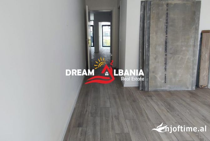 Ambient biznesi me qera 3+1 ne Tirane - 1,300 Euro
