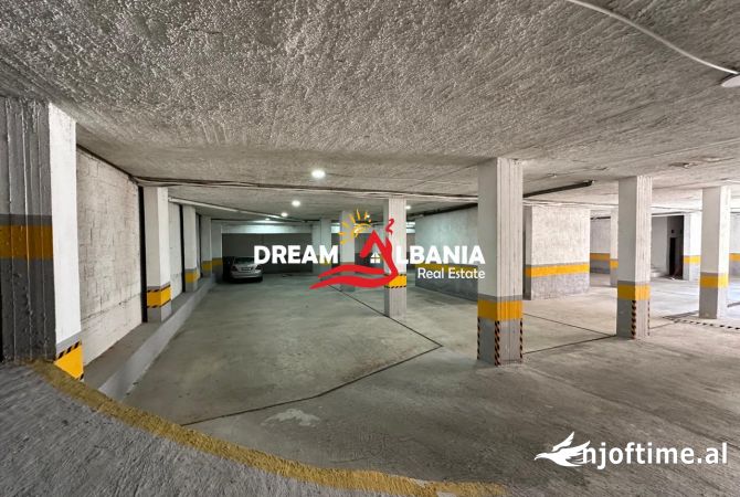 Shitet ambient me garazhe tek Komuna e Parisit, prane Kristal Center (ID 4181093)