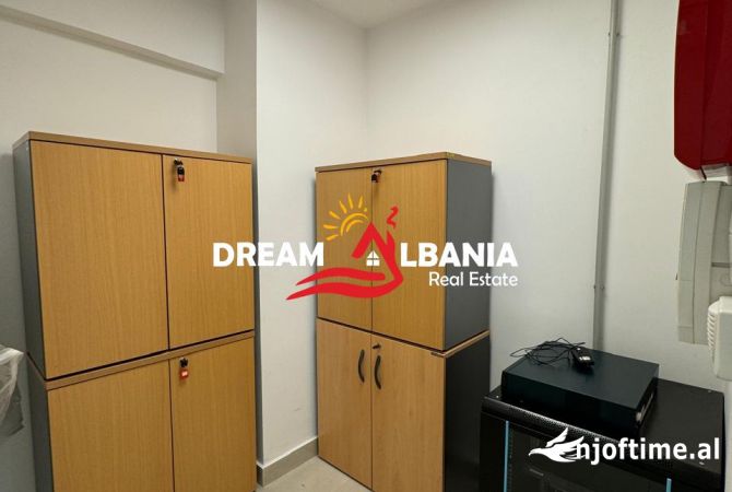 Ambjent zyrash me qera tek Rruga e Elbasanit (ID 4261994)