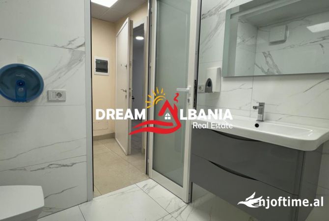 Ambjent zyrash me qera tek Rruga e Elbasanit (ID 4261994)