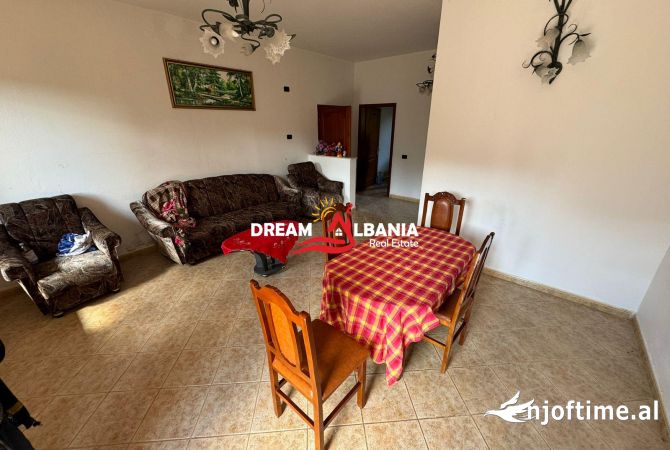 Shtepi me qera 7+1 ne Tirane - 1,000 Euro