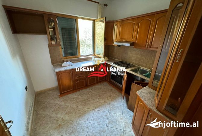Shtepi me qera 7+1 ne Tirane - 1,000 Euro