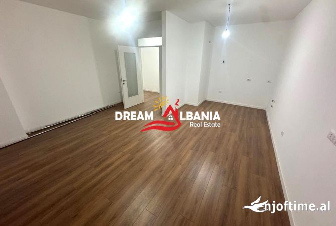 Ambient biznesi me qera 3+1 ne Tirane - 600 Euro