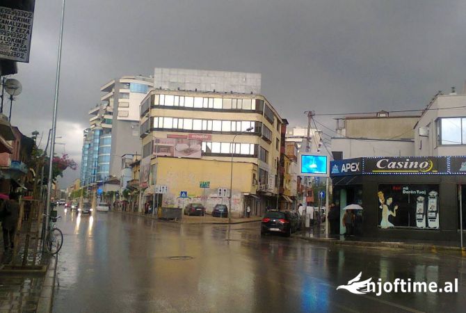 Ambient biznesi me qera 3+1 ne Tirane - 280 Euro