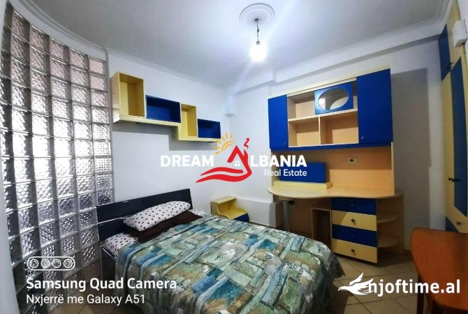 Shtepi me qera Apartament ne Tirane, 3+1, Mobilimi E mobiluar, Pagesa 800  Euro.