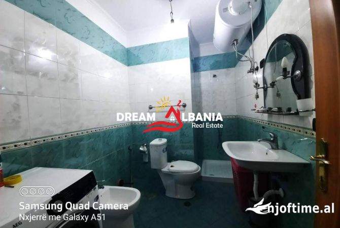 Shtepi me qera Apartament ne Tirane, 3+1, Mobilimi E mobiluar, Pagesa 800  Euro.