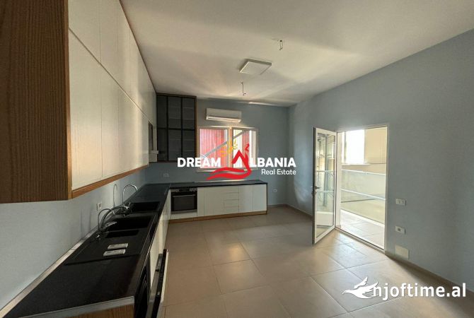 Ambient biznesi me qera 4+1 ne Tirane - 5,500 Euro
