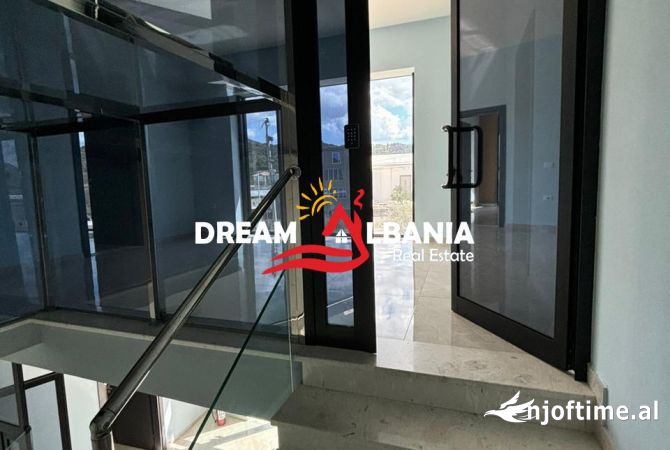 Ambient biznesi me qera 4+1 ne Tirane - 5,500 Euro