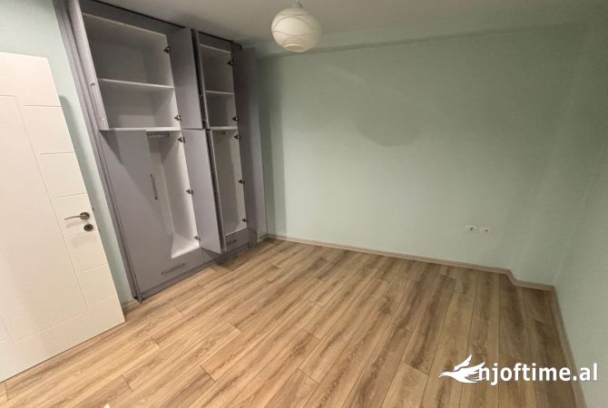 Shtepi ne shitje Apartament ne Tirane, 1+1, Mobilimi Bosh, pa mobiluar, Pagesa 97,000  Euro.