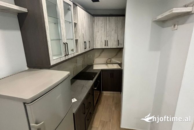 Shtepi ne shitje Apartament ne Tirane, 1+1, Mobilimi Bosh, pa mobiluar, Pagesa 97,000  Euro.