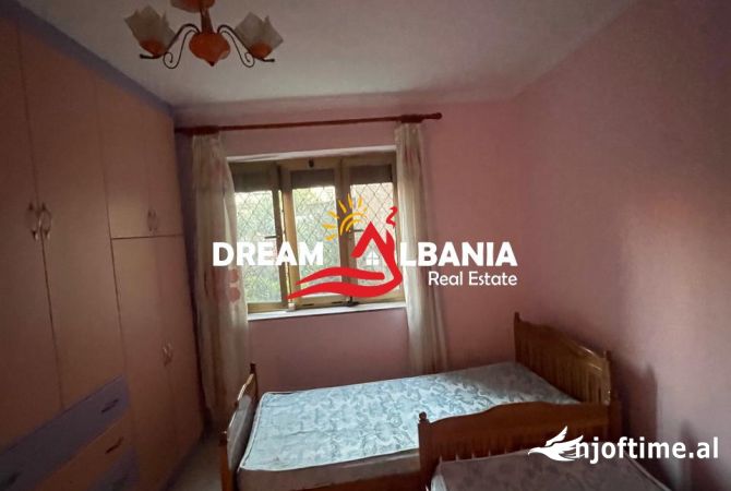 Shtepi ne shitje Apartament ne Tirane, 1+1, Mobilimi Pjeserisht e mobiluar, Pagesa 120,000  Euro.