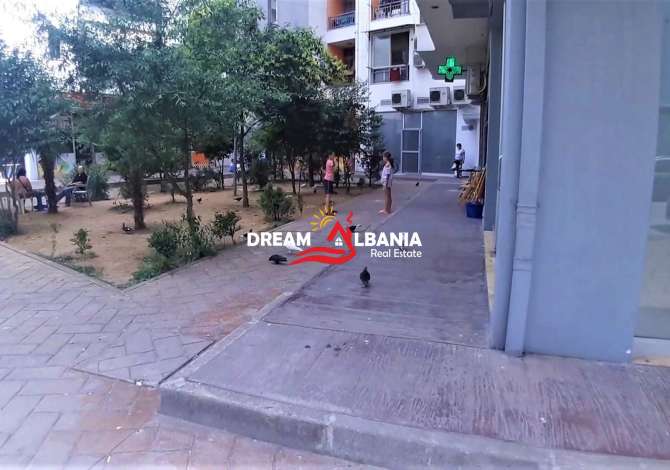 Dyqan ne SHitje ne Yzberisht te Bulevardi i Ri, buze rruge (ID 4171264)