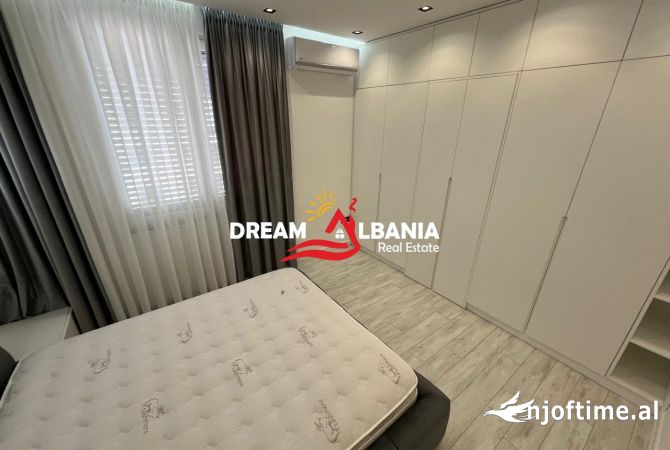 Shtepi ne shitje Apartament ne Tirane, 3+1, Mobilimi E mobiluar, Pagesa 275,000  Euro.