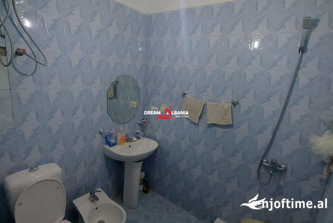 Shtepi ne shitje Apartament ne Tirane, 1+1, Mobilimi E mobiluar, Pagesa 96,000  Euro.