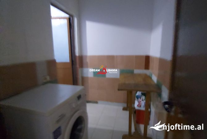 Shtepi ne shitje Apartament ne Tirane, 1+1, Mobilimi E mobiluar, Pagesa 96,000  Euro.