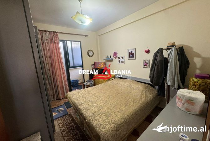 Shtepi ne shitje Apartament ne Tirane, 1+1, Mobilimi E mobiluar, Pagesa 100,000  Euro.