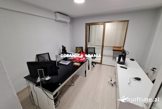 Ambient biznesi me qera 3+1 ne Tirane - 790 Euro