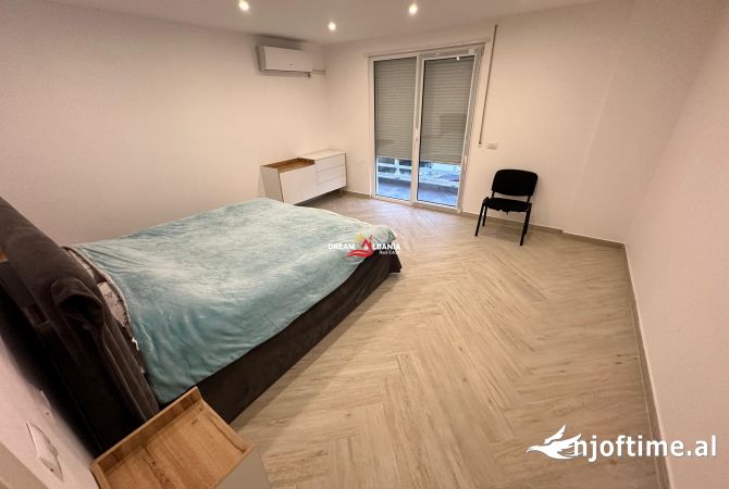 Shtepi ne shitje Penthose(kati i fundit panoramik) ne Tirane, 7+1, Mobilimi E mobiluar, Pagesa 510,000  Euro.