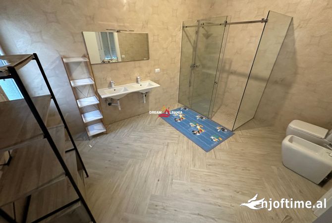 Shtepi ne shitje Penthose(kati i fundit panoramik) ne Tirane, 7+1, Mobilimi E mobiluar, Pagesa 510,000  Euro.