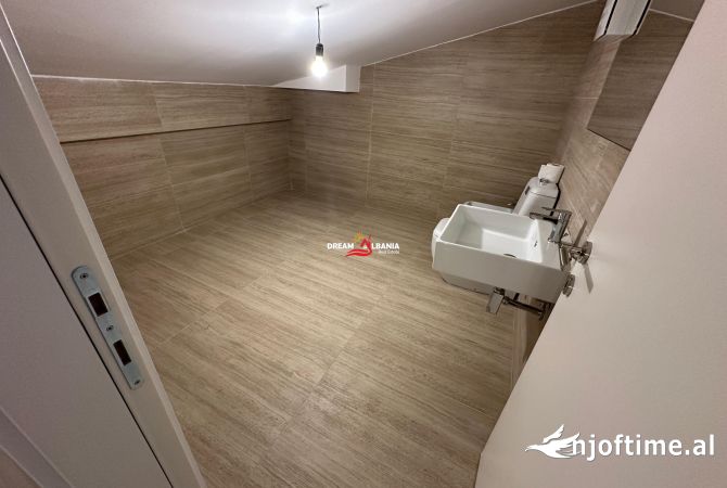 Shtepi ne shitje Penthose(kati i fundit panoramik) ne Tirane, 7+1, Mobilimi E mobiluar, Pagesa 510,000  Euro.