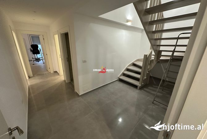 Shtepi ne shitje Penthose(kati i fundit panoramik) ne Tirane, 7+1, Mobilimi E mobiluar, Pagesa 510,000  Euro.