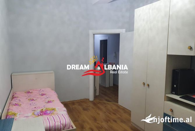 Shtepi ne shitje Apartament ne Tirane, 2+1, Mobilimi E mobiluar, Pagesa 145,000  Euro.