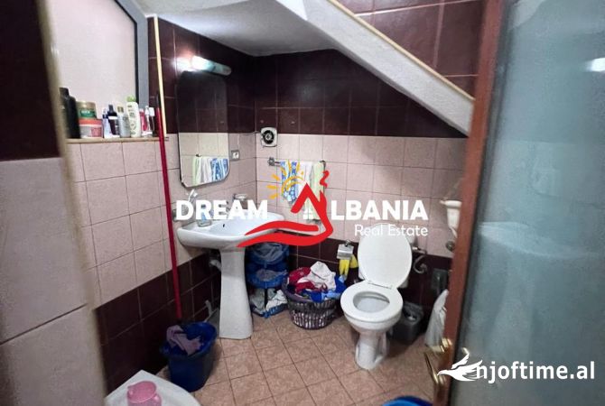 Shtepi ne shitje Shtepi Private ne Tirane, 7+1, Mobilimi Pjeserisht e mobiluar, Pagesa 1,000,000  Euro.