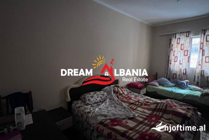 Shtepi ne shitje Shtepi Private ne Tirane, 7+1, Mobilimi Pjeserisht e mobiluar, Pagesa 1,000,000  Euro.