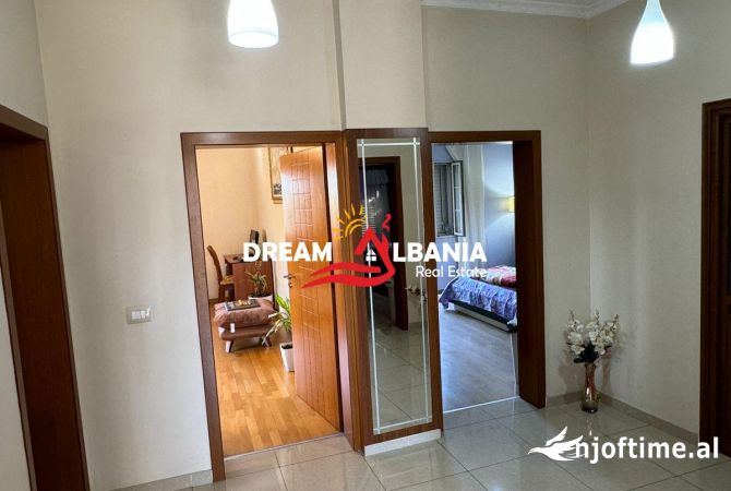 Shtepi me qera Apartament ne Tirane, 3+1, Mobilimi E mobiluar, Pagesa 500  Euro.
