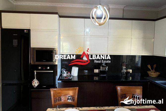 Shtepi me qera Apartament ne Tirane, 3+1, Mobilimi E mobiluar, Pagesa 500  Euro.