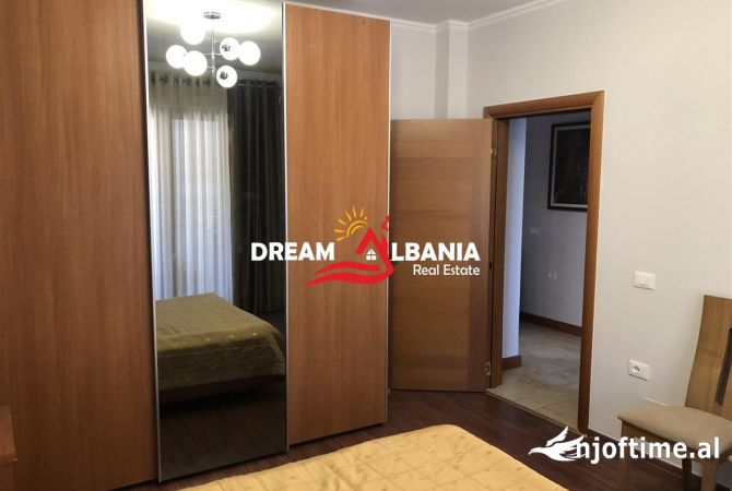 Shtepi me qera Apartament ne Tirane, 3+1, Mobilimi E mobiluar, Pagesa 1,000  Euro.