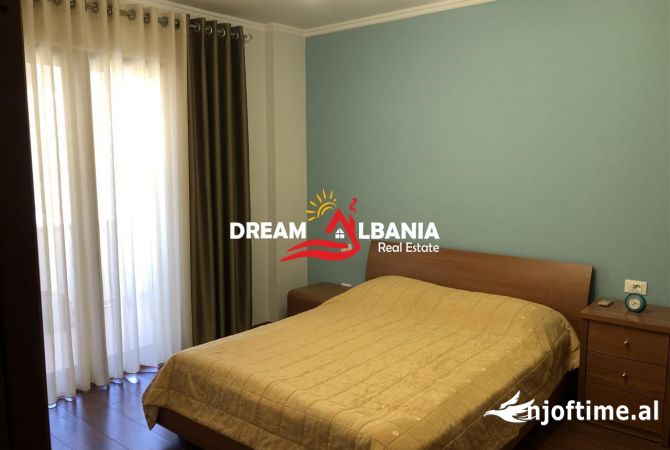 Shtepi me qera Apartament ne Tirane, 3+1, Mobilimi E mobiluar, Pagesa 1,000  Euro.