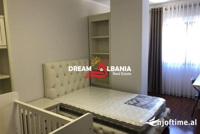 Shtepi me qera Apartament ne Tirane, 3+1, Mobilimi E mobiluar, Pagesa 1,000  Euro.