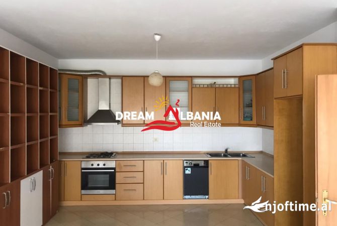 Shtepi me qera Apartament ne Tirane, 2+1, Mobilimi Bosh, pa mobiluar, Pagesa 650  Euro.