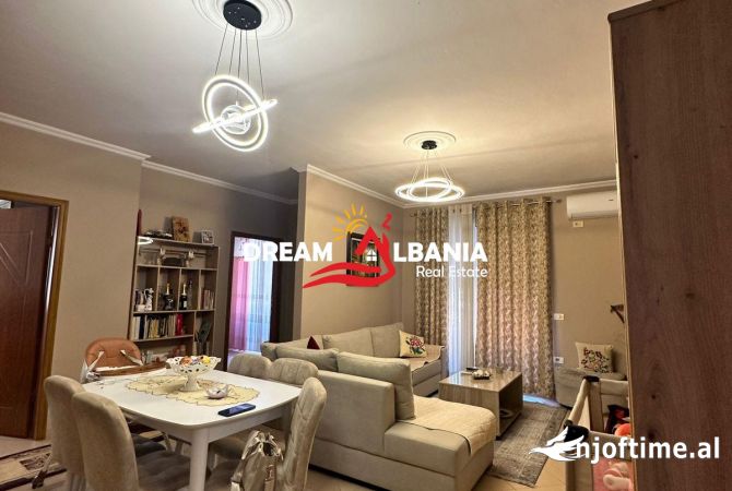 Shtepi ne shitje Apartament ne Tirane, 2+1, Mobilimi E mobiluar, Pagesa 123,000  Euro.