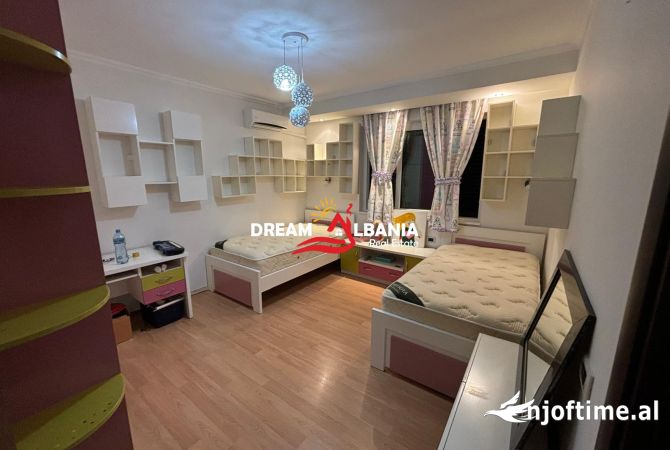 Shtepi me qera Apartament ne Tirane, 2+1, Mobilimi E mobiluar, Pagesa 900  Euro.