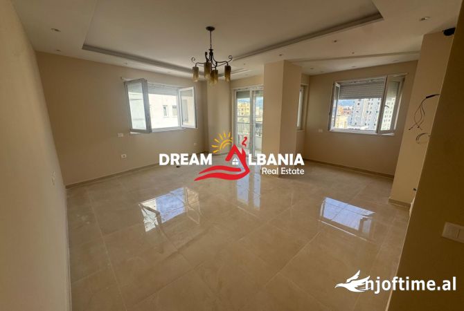 Ambient biznesi me qera 3+1 ne Tirane - 800 Euro