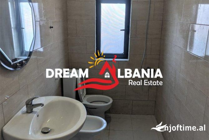 Shtepi me qera Apartament ne Tirane, 2+1, Mobilimi Bosh, pa mobiluar, Pagesa 400  Euro.