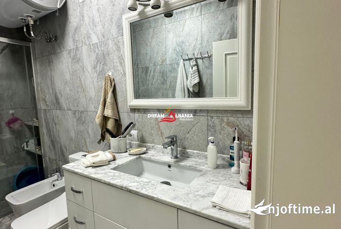 Shtepi ne shitje Apartament ne Tirane, 2+1, Mobilimi E mobiluar, Pagesa 265,000  Euro.