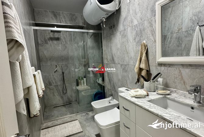 Shtepi ne shitje Apartament ne Tirane, 2+1, Mobilimi E mobiluar, Pagesa 265,000  Euro.