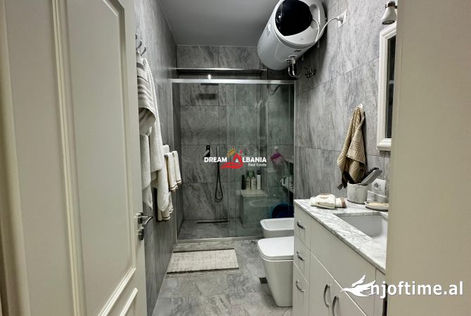 Shtepi ne shitje Apartament ne Tirane, 2+1, Mobilimi E mobiluar, Pagesa 265,000  Euro.