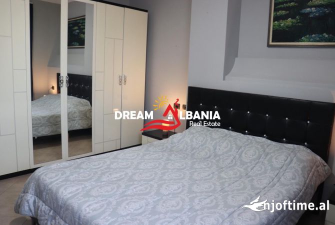 Shtepi me qera Apartament ne Tirane, 3+1, Mobilimi E mobiluar, Pagesa 700  Euro.