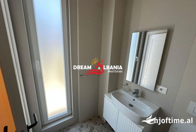 Shtepi me qera Vila Luksoze ne Tirane, 3+1, Mobilimi E mobiluar, Pagesa 3,500  Euro.