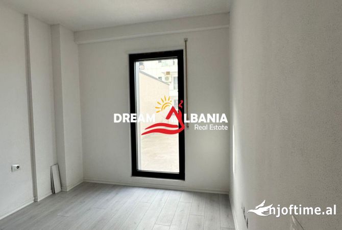 Shtepi ne shitje Apartament ne Tirane, 2+1, Mobilimi Bosh, pa mobiluar, Pagesa 295,259  Euro.
