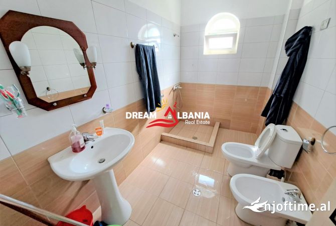 Shtepi me qera Vila Luksoze ne Tirane, 7+1, Mobilimi E mobiluar, Pagesa 4,500  Euro.